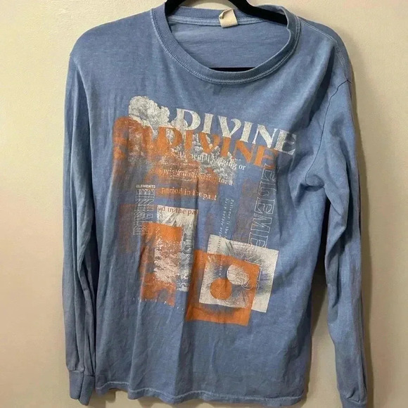 Urban  outfitters 5/$25 🎀 Divine graphic longsleeve tee S - Picture 2 of 5